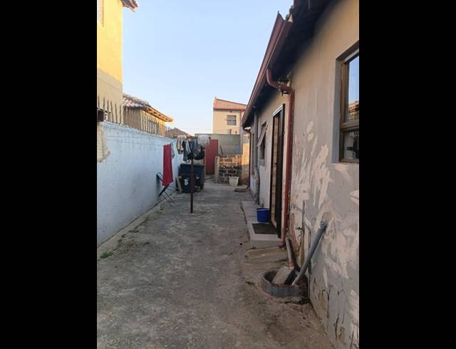 5 BEDROOM HOUSE FOR SALE IN GOUDRAND